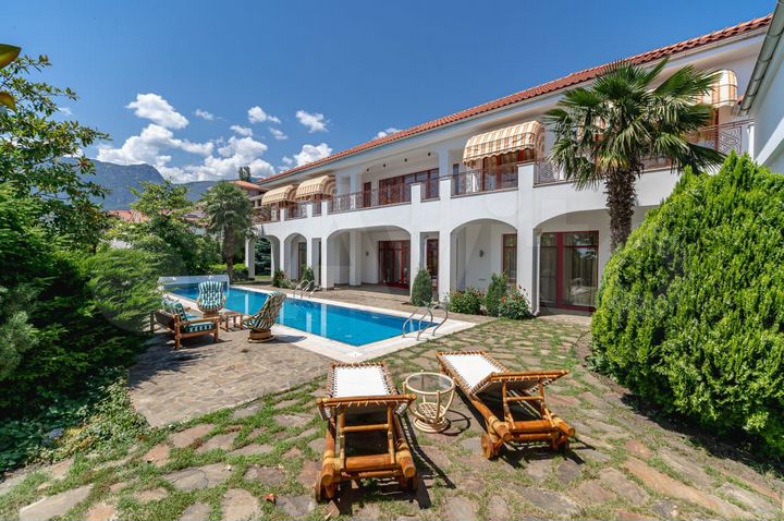 Дом 370 м² на участке 20 сот.