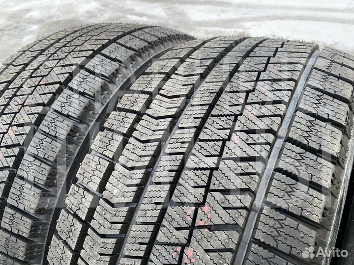Bridgestone Blizzak Ice 215/60 R17 100T