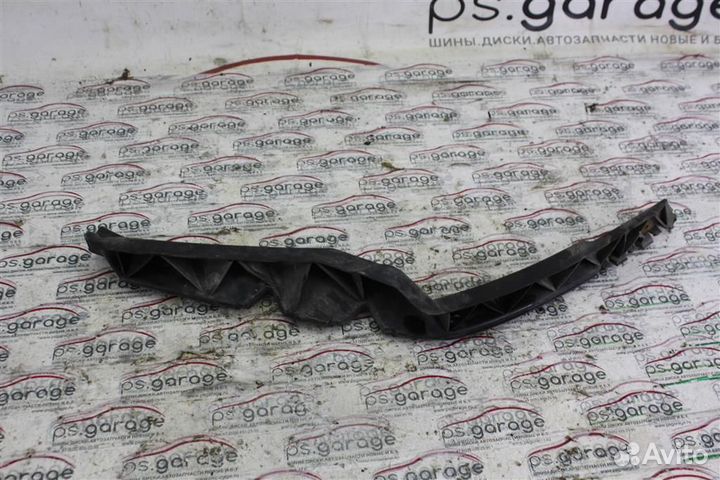 Крепеж переднего бампера правый Skoda Octavia (A