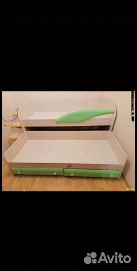 Двухъярусная кровать с лестницей-комодом