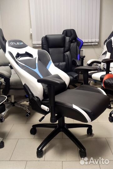 Компьютерное кресло большое и красивое