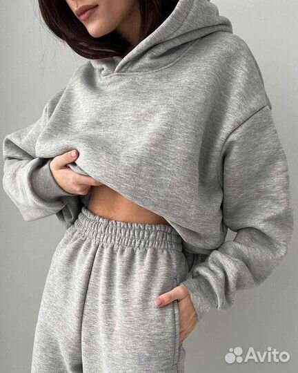 Женский спортивный костюм с капюшоном