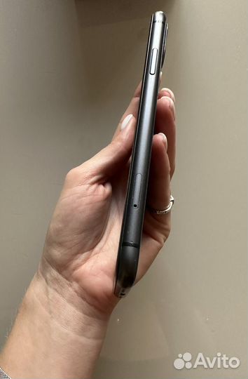 Телефон iPhone 11
