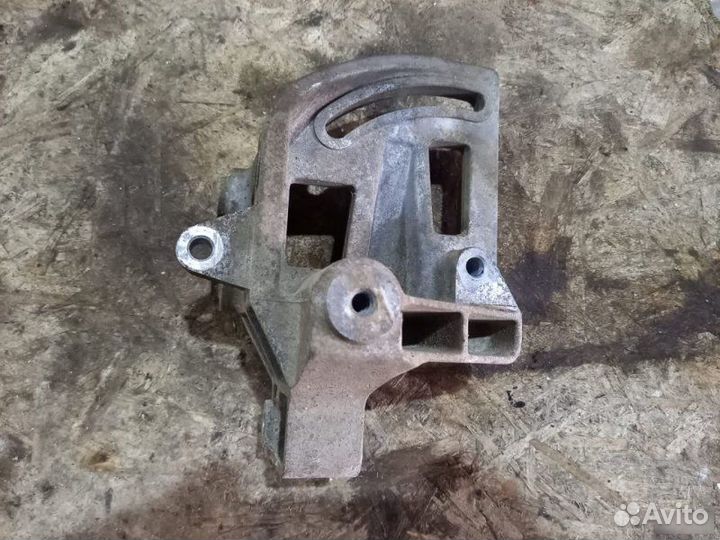 Кронштейн компрессора кондиционера Chevrolet Aveo
