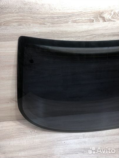 Стекло заднее Мерседес W210 седан