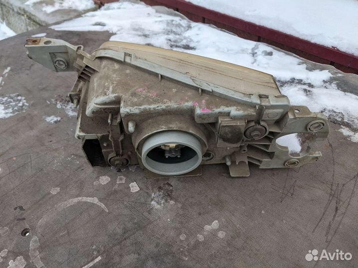 Правая фара Mazda Premacy cp8w