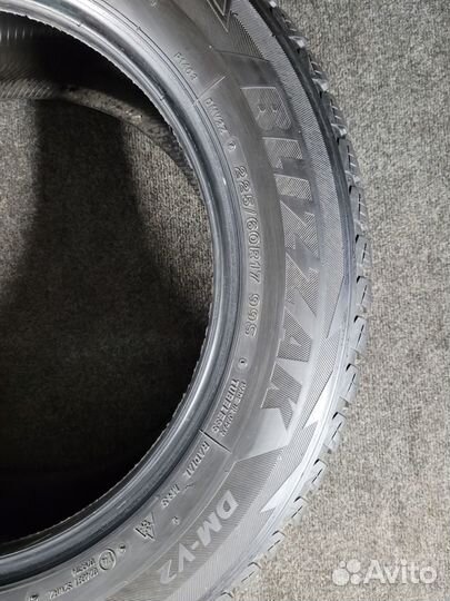 Bridgestone Blizzak DM-V2 225/60 R17