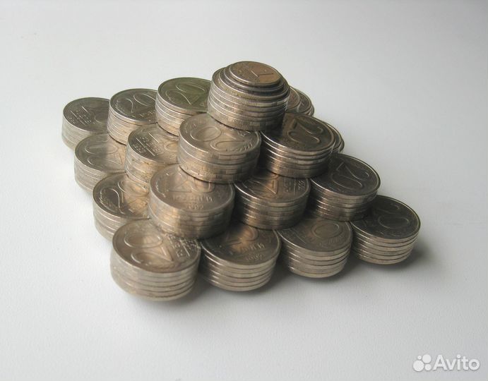 Пресс-папье пирамида из монет