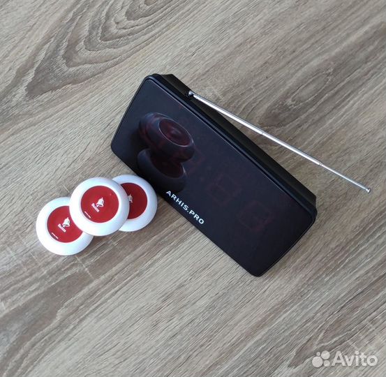 Кнпока вызова официанта и табло отображения вызова