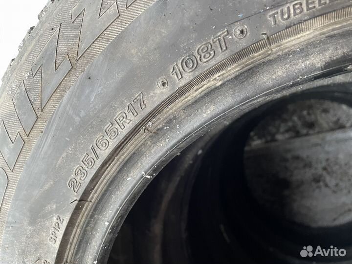 Bridgestone Blizzak Spike-01 235/65 R17 19