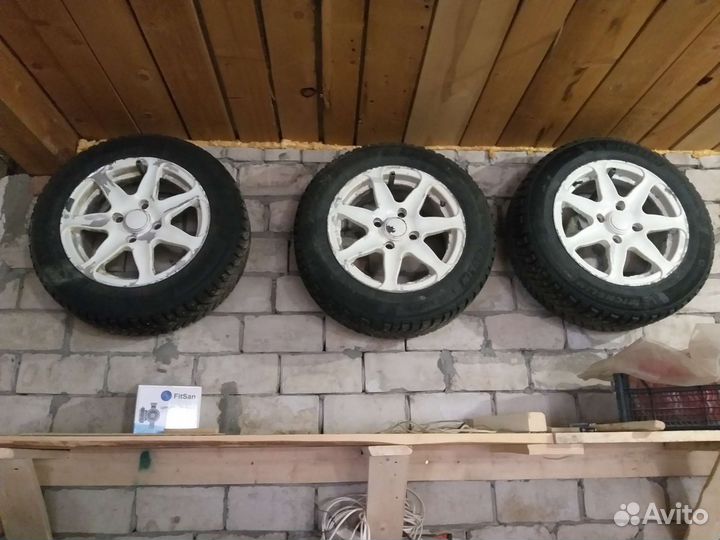 R15 Michelin X-Ice North 4 185/65, PCD 4x114.3 DIA 17