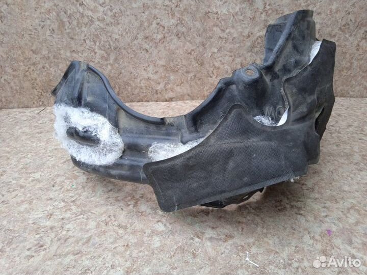 Подкрылок прав. перед. toyota aqua