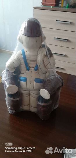 Подарочный набор, строитель, кувшин и 6 кружек