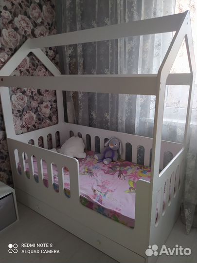 Детская кроватка