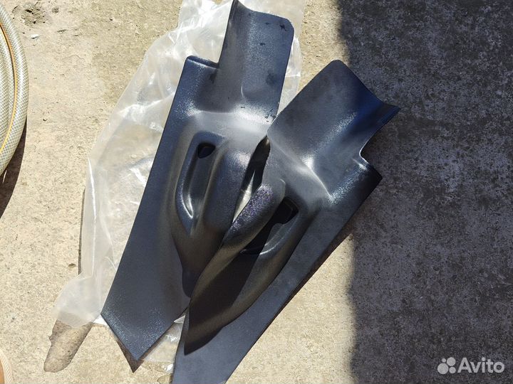 Накладки на пороги granta