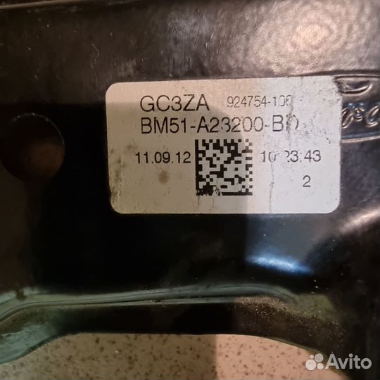 Стеклоподъемник передний правый Ford Focus 3 CB8