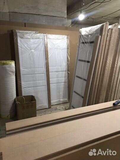 Двери межкомнатные с коробкой новые