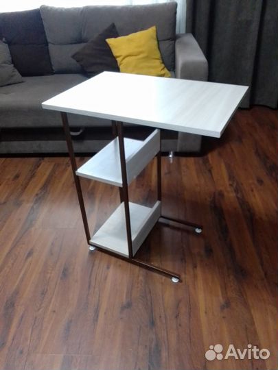 Прикроватный столик