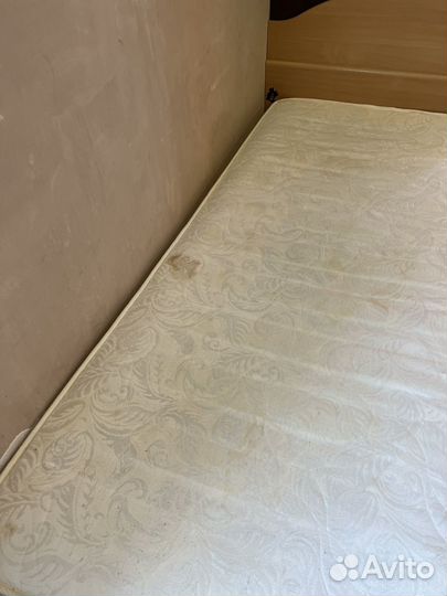 Кровать с матрасом