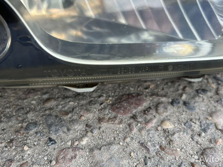 Передние фары Toyota Town Ace Noah