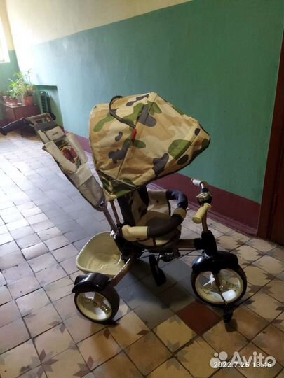 Детский трехколесный велосипед с ручкой