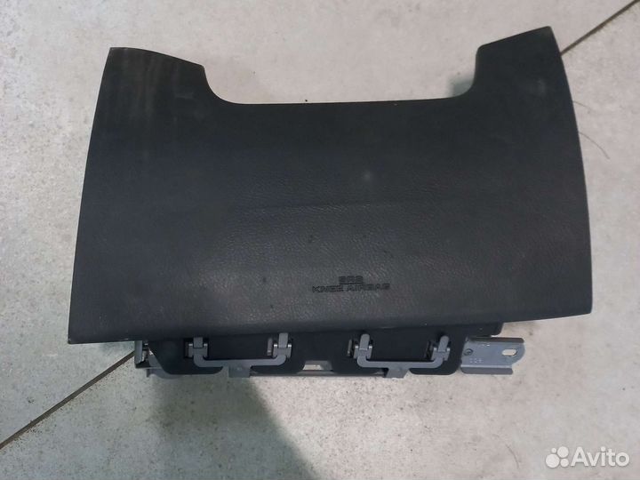 Подушка безопасности нижняя для колен Toyota RAV 4