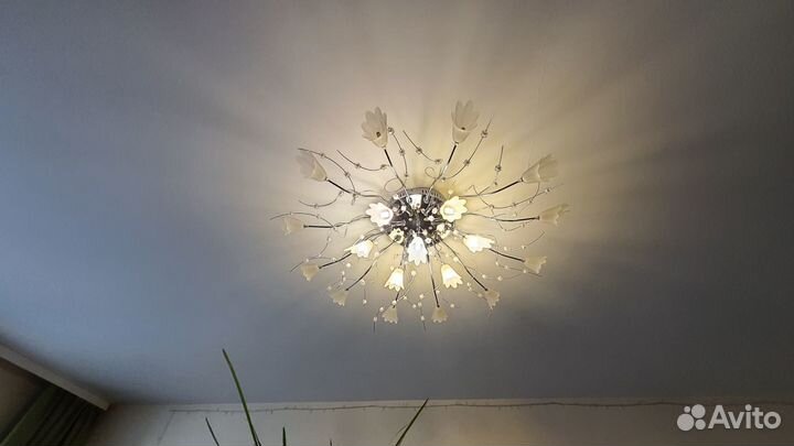 Продам люстру
