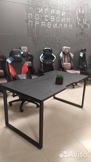 Игровой компьютерный стол