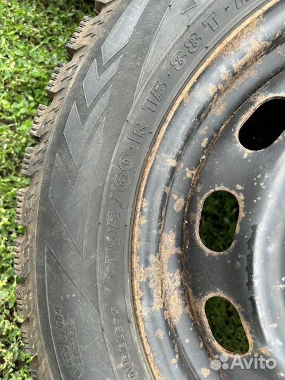 R15 Nokian Tyres Hakkapeliitta 4 195/60, PCD 5x114.3 DIA 10