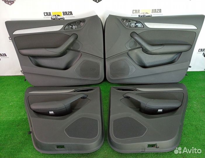 Обшивка двери комплект Audi Q3