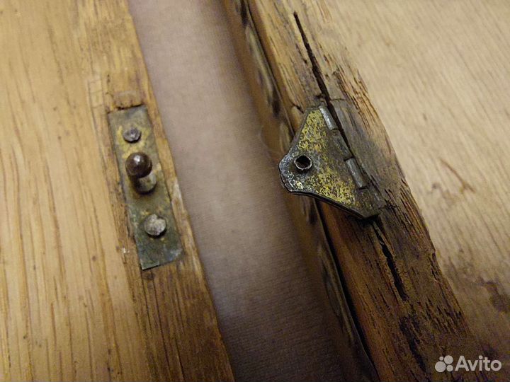 Деревянная шкатулка с чеканкой, старинная, древняя