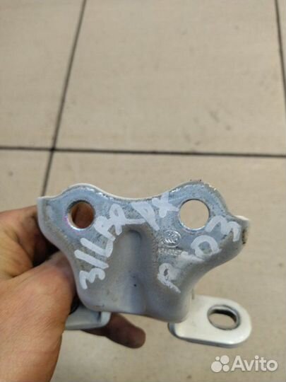 Петля двери задняя левая Kia Rio 3