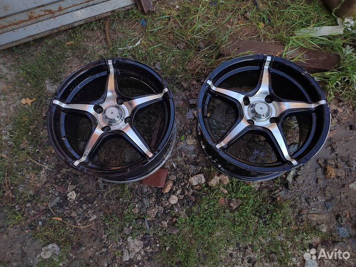 Продам 2 литых диска