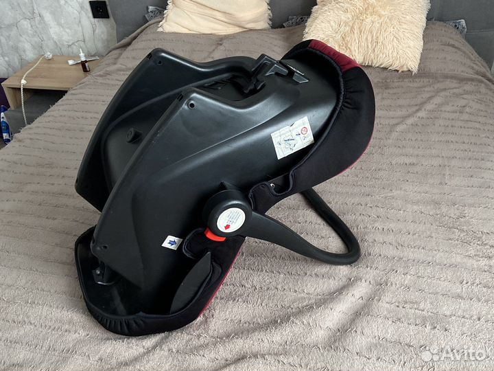 Детская люлька в машину