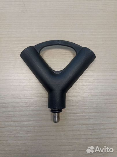 Треугольное крепление головы на карповый подсак