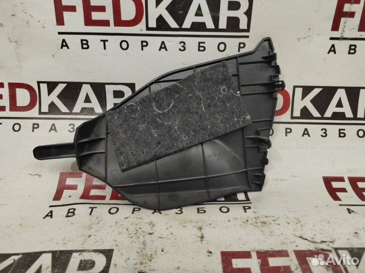 Накладка центральной консоли передняя правая