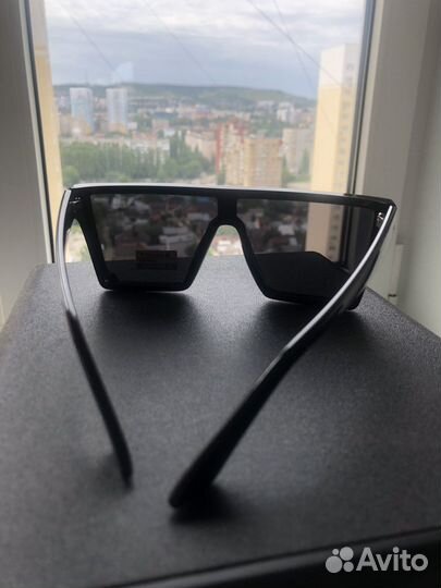 Солнцезащитные очки Новые
