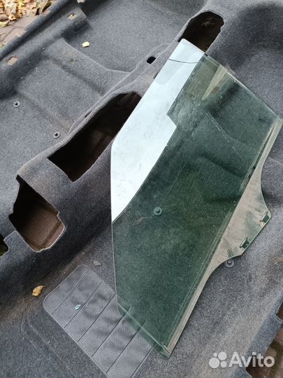 Переднее левое стекло Skoda Fabia 2