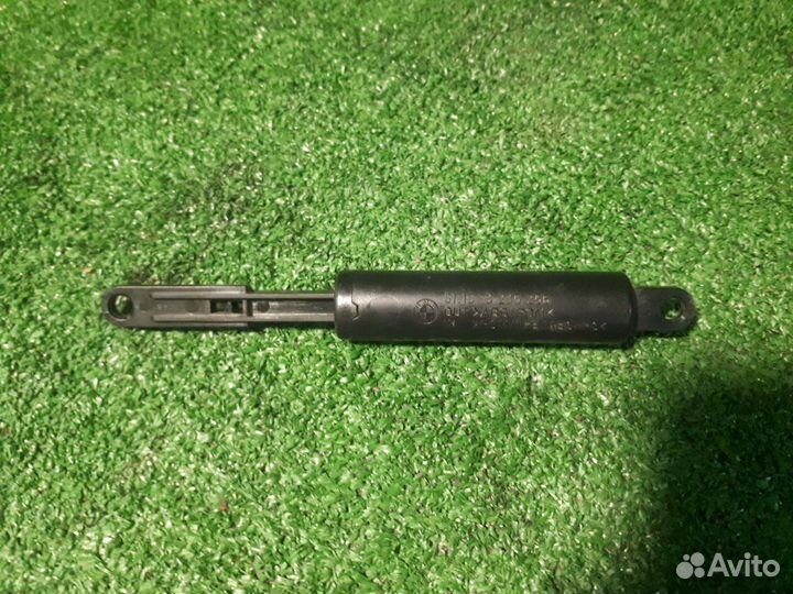 Амортизатор бардачка е39