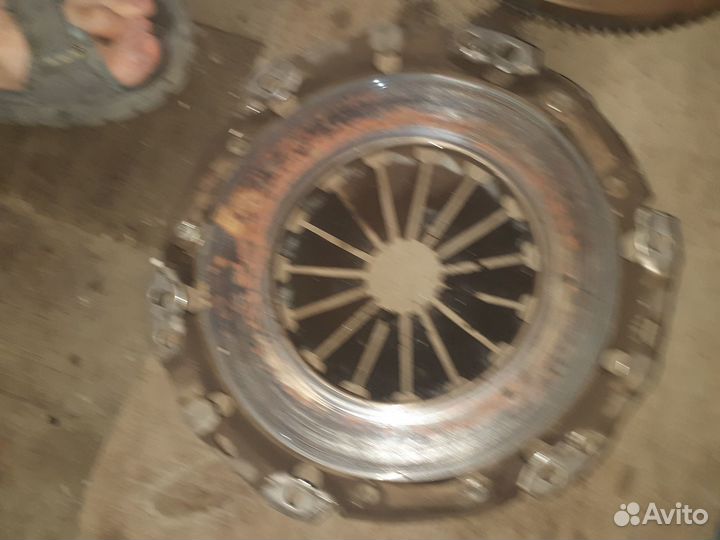 Маховик и корзина от тоета аурис,королла150
