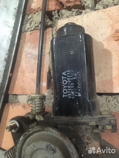 Стеклоподьемник правый задний