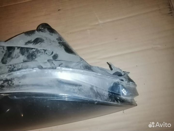 Фара Mazda Axela правая