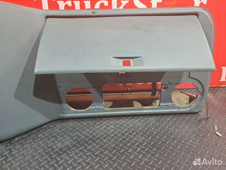 Передняя панель салона