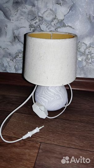 Настольная лампа