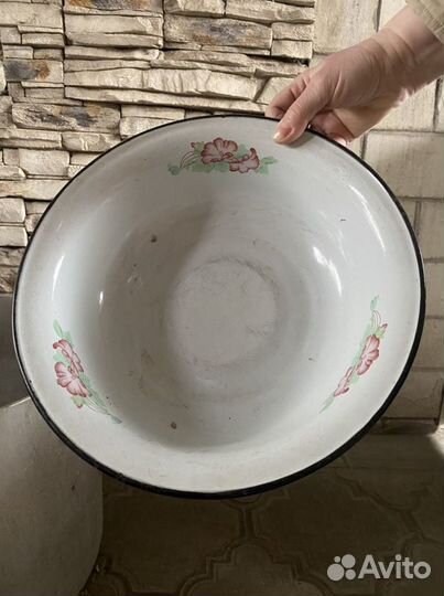 Эмалированное ведро с крышкой