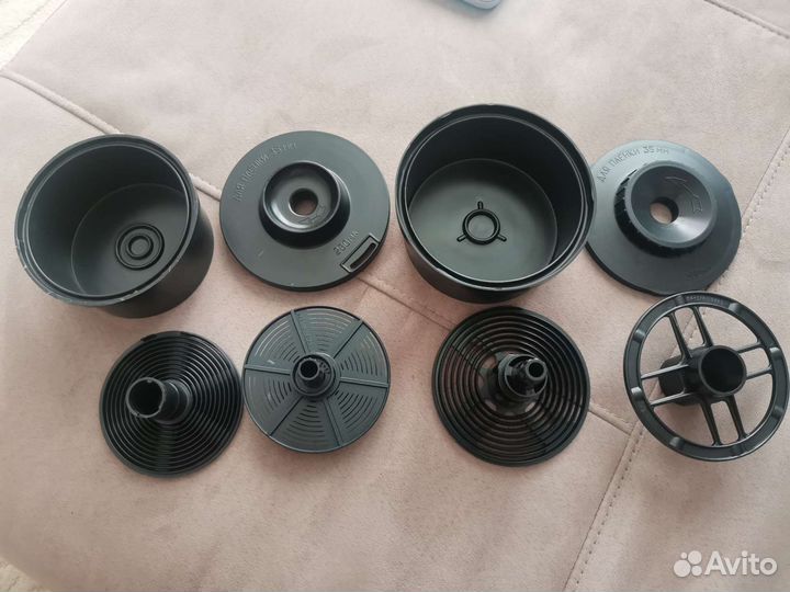 Два бачка для фотопленки 35 мм