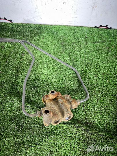 Распределитель тормозной Toyota Celica ZZT231