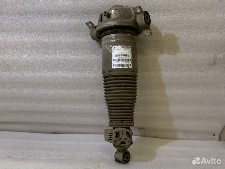 Амортизатор задний левый Volkswagen Touareg