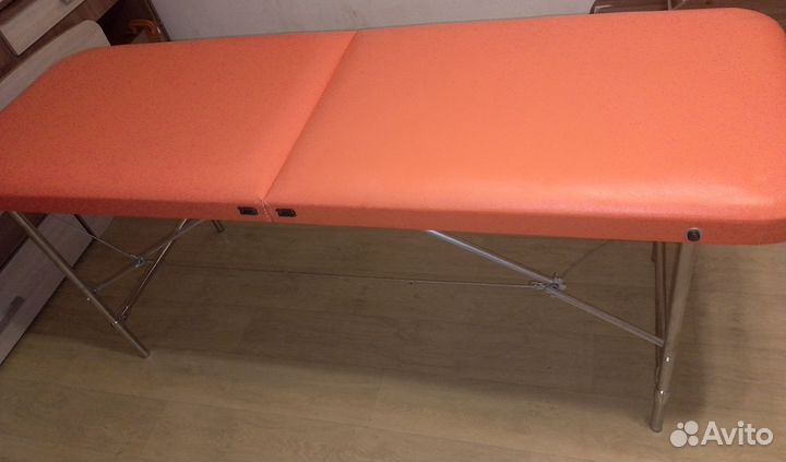 Кушетка и материалы для наращивания ресниц