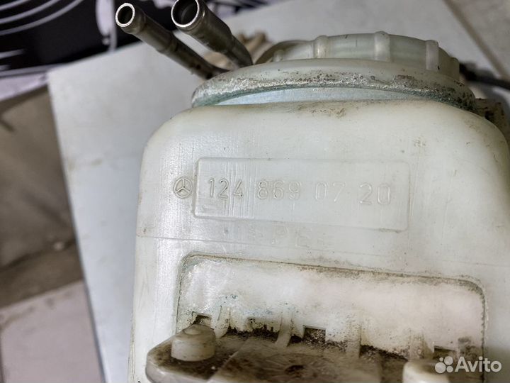 Бачки для жидкостей Mercedes Benz W124